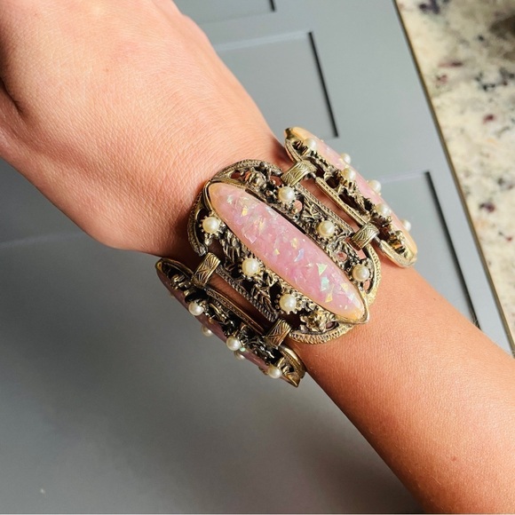 Vintage Selro Confetti Pink Faux Opal Pearl GoldTone Panel Bracelet Earr… - Picture 4 of 13